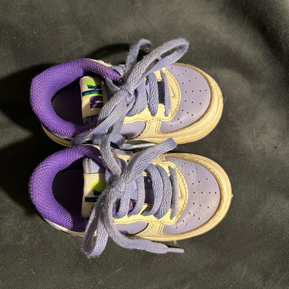 Baby Nike sneakers - Picture 2 of 3